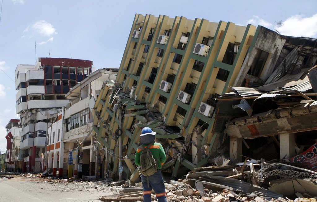 Le bilan du premier séisme se monte désormais à 525 morts et 1700 disparus.