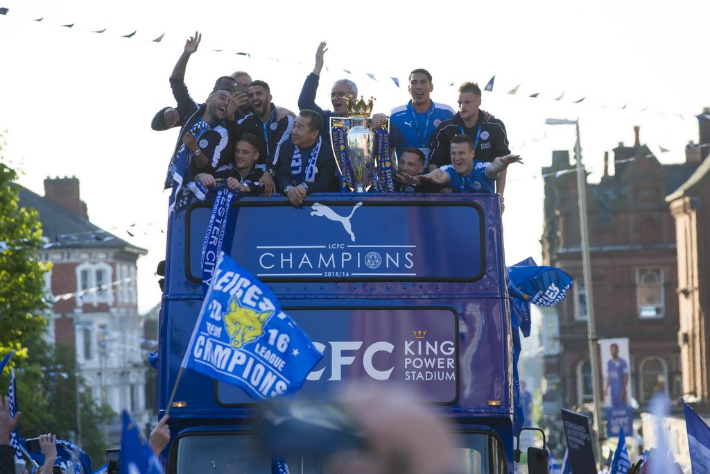 Les joueurs de Leicester sont venus fêter leur titre à la maison. 
