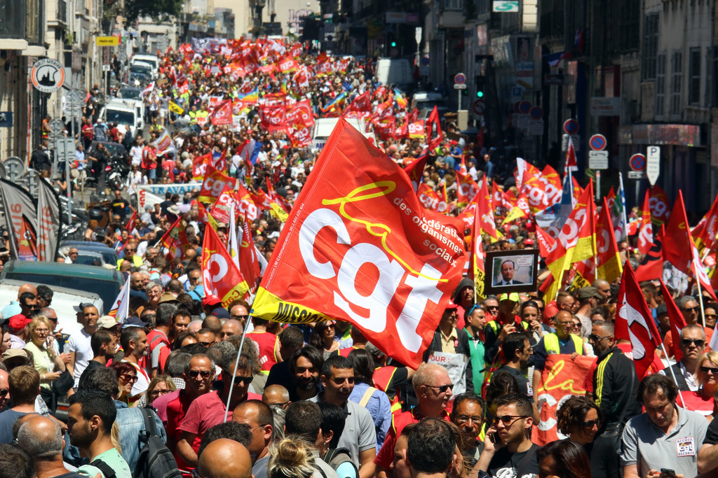 Journée de grève et de manifestation à Marseille (photo) ainsi qu'en de nombreuses autres villes françaises.