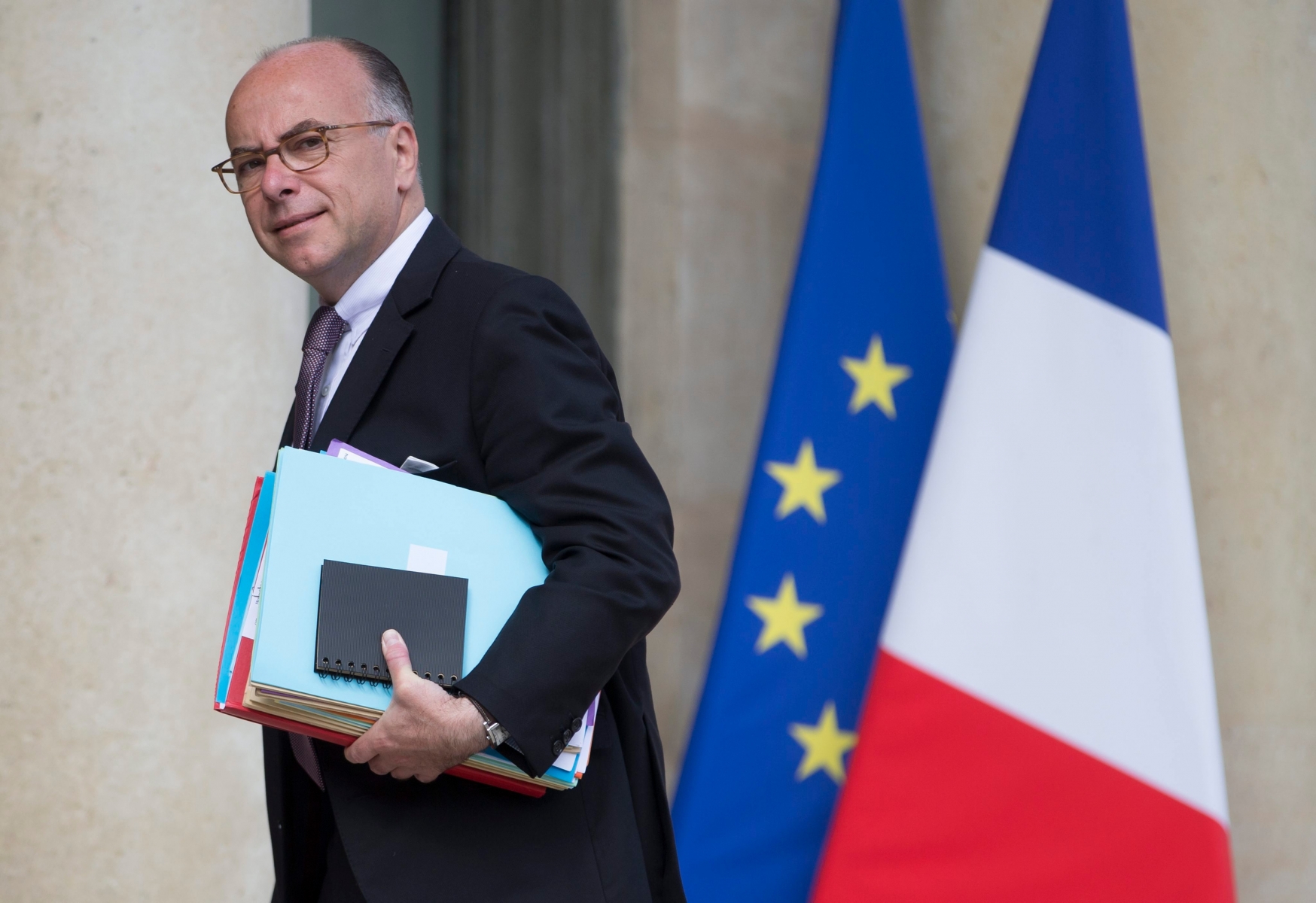 epa04264297 French Interior Minister Bernard Cazeneuve arrives for the weekly cabinet meeting at the Elysee Palace in Paris, France, 18 June 2014.  EPA/IAN LANGSDON FRANCE ELYSEE CABINET MEETING