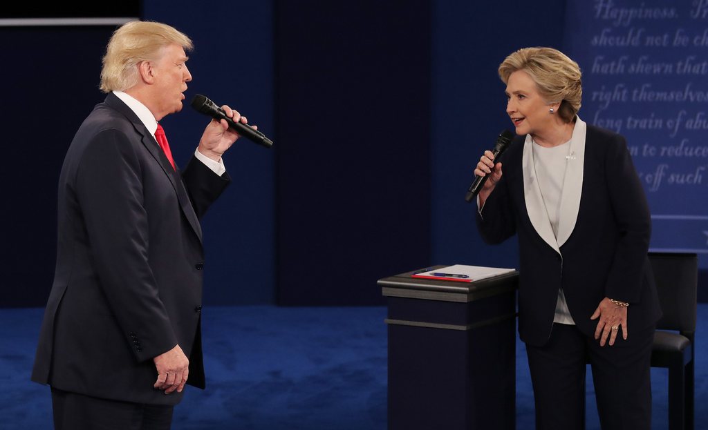 Lors du second débat, Trump - désespéré - n'a pas hésité à attaquer personnellement Hillary Clinton.