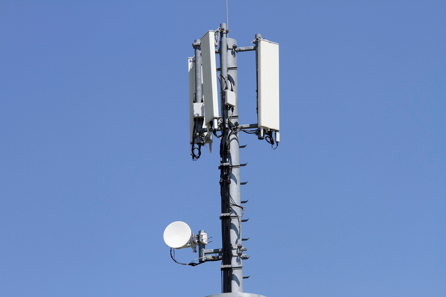 Gland. Lundi 3 Juin 2013.

Antenne relais, communication, swisscom, telephonie.

(Samuel Fromhold) ANTENNE / TELEPHONIE / SWISSCOM