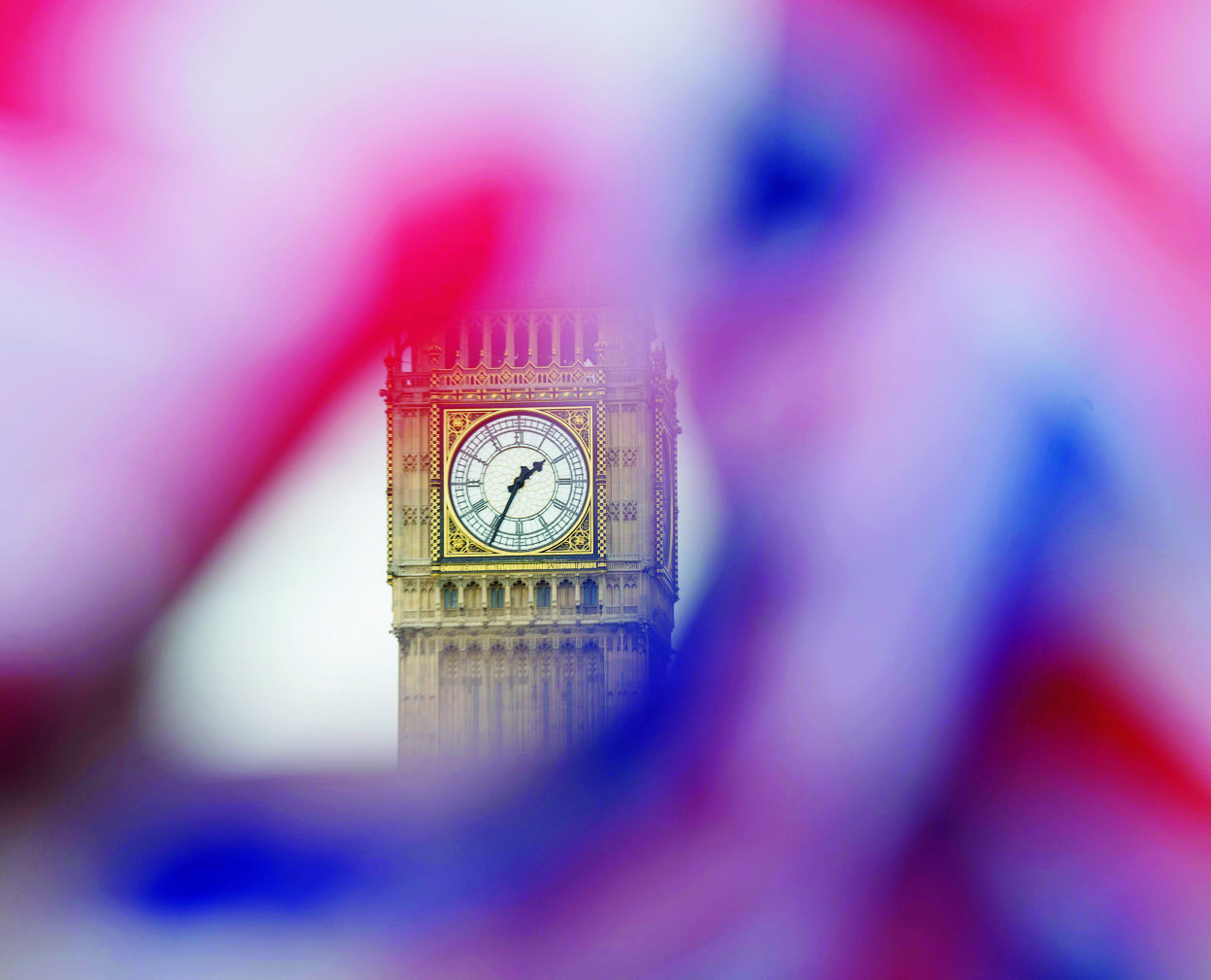 epa05383397 A British Union flag, commonly known as a Union Jack, flies in in front of the landmark Big Ben, in London, Britain, 22 June 2016.  Britons will vote on whether to remain in or leave the EU in a referendum on 23 June 2016.  EPA/HANNAH MCKAY BRITAIN BREXIT REFERENDUM CAMPAIGN