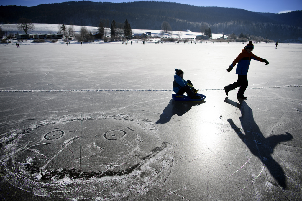 Le patinage sur les lacs gelés, bientôt un vieux souvenir?