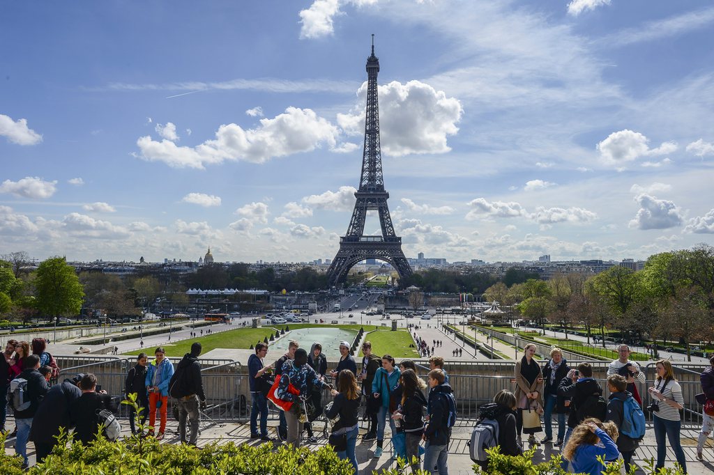 Il s'agira d'une "clôture antiballes qui englobera l'essentiel des jardins de la tour Eiffel", a expliqué le président de la Société d'exploitation de la tour Eiffel.