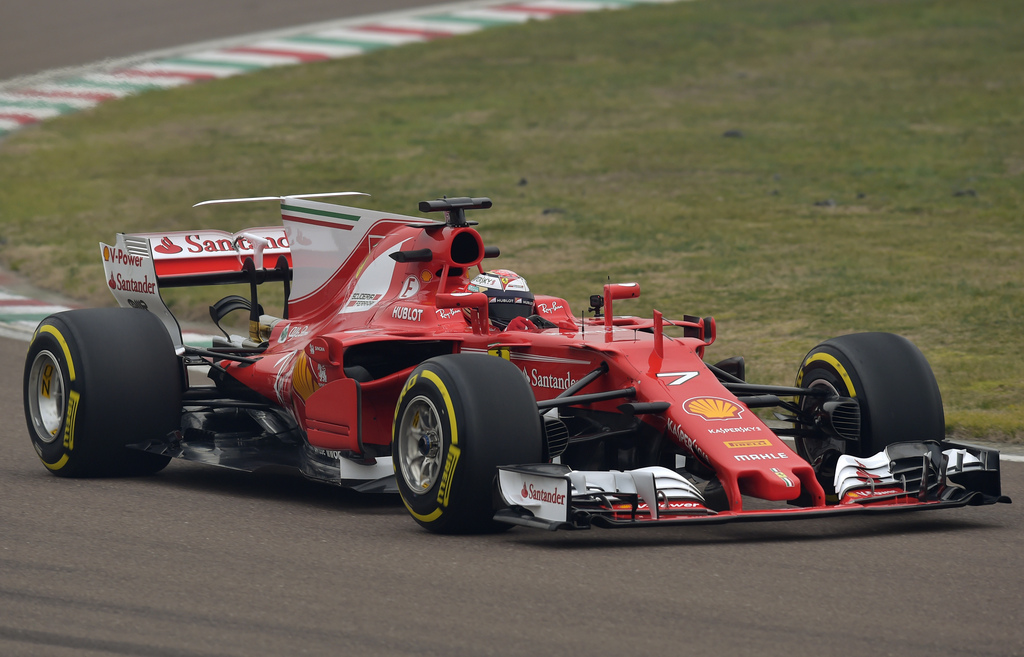 Kimi Räikkönen a pris ses marques au volant de la nouvelle SF70H lors d'essais privés à Maranello (ITA).