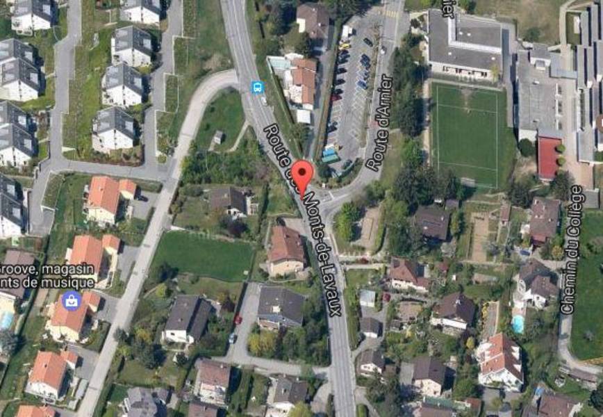 L'accident s'est produit vers 13 heures à l'intersection de la Route d'Arnier et la Route des Monts-sur-Lausanne.