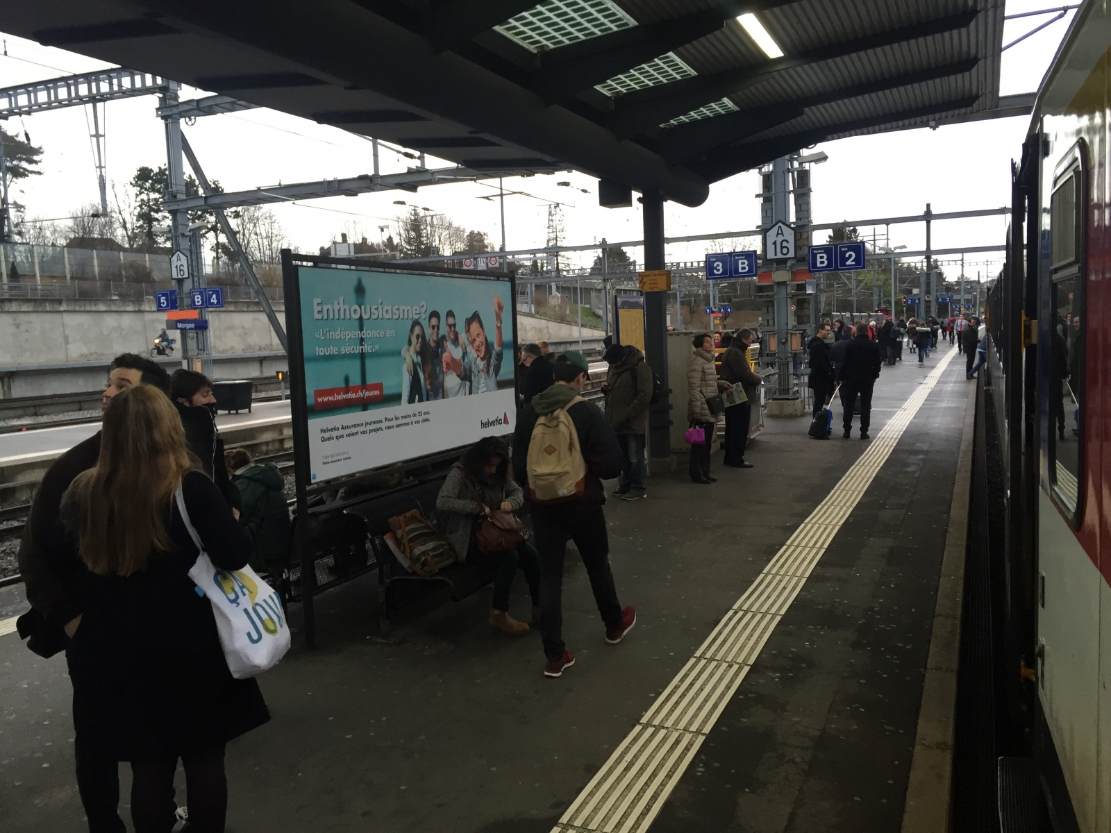 Les CFF annoncent un retard pour l'interregio de 7h45 à Nyon allant vers Genève-Aéroport. A Morges (photo), le train est arrivé onze minutes au-delà de l'horaire normal.