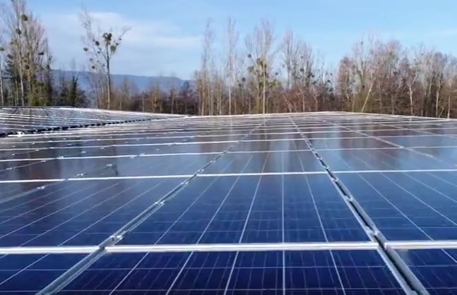 Le parc solaire équipé de plus de 9000 panneaux photovoltaïques a été mis en route par Romande Energie.