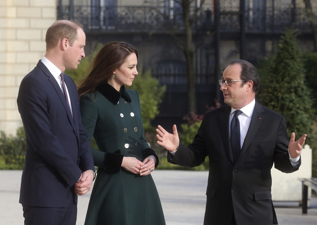 En visite pour la première fois à Paris, William et Kate ont été accueillis par François Hollande.