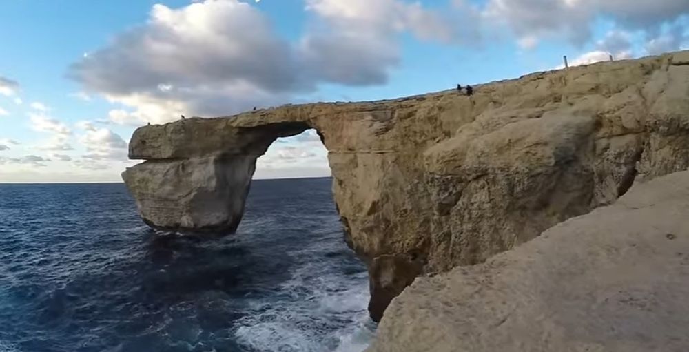 Cette immense arche calcaire sur la mer, apparue probablement au XIXe siècle, était devenue emblématique de la beauté sauvage de l'île de Gozo.