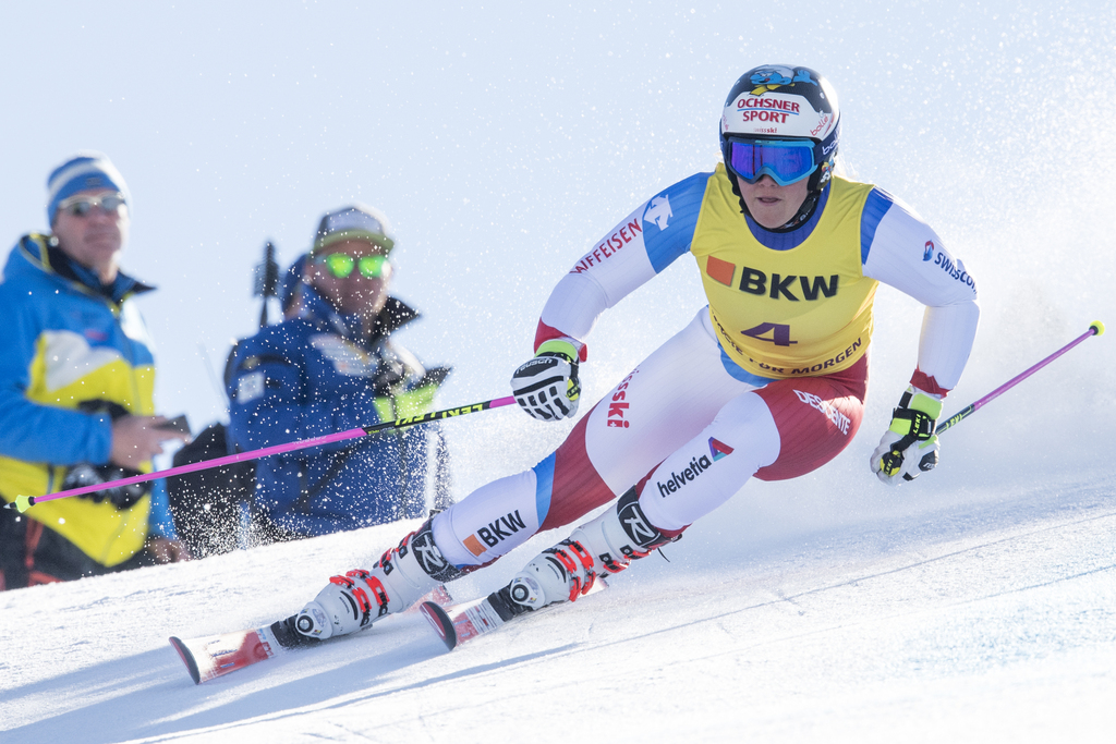 Couronnée samedi en slalom, Mélanie Meillard a doublé la mise en remportant le géant des Championnats de Suisse à Davos.