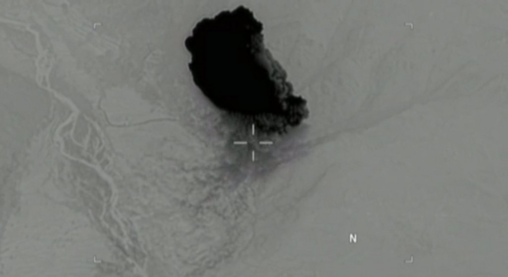 Le Département de la Défense américaine a publié une vidéo censé montrer le largage de la bombe. 