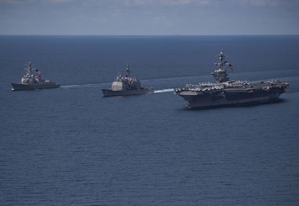 La flotte américaine se déploie en mer du Japon. 