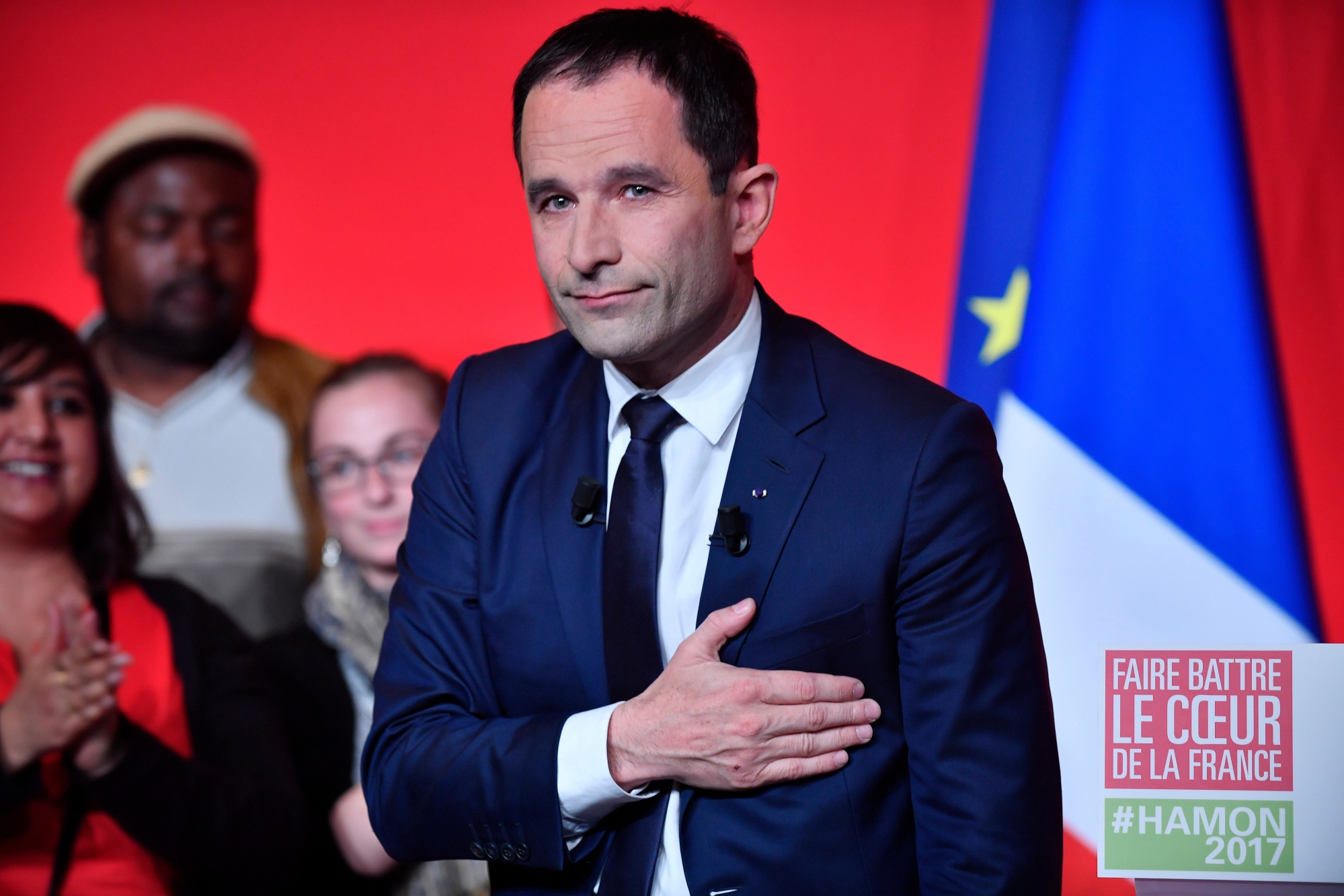 epaselect epa05924295 French presidential election candidate for the left-wing French Socialist (PS) party, Benoit Hamon delivers a speech after being defeated in the first round of the French presidential elections in Paris, France, 23 April 2017. France will hold the second round of the presidential elections on 07 May 2017.  EPA/JULIEN DE ROSA epaselect FRANCE PRESIDENTIAL ELECTIONS
