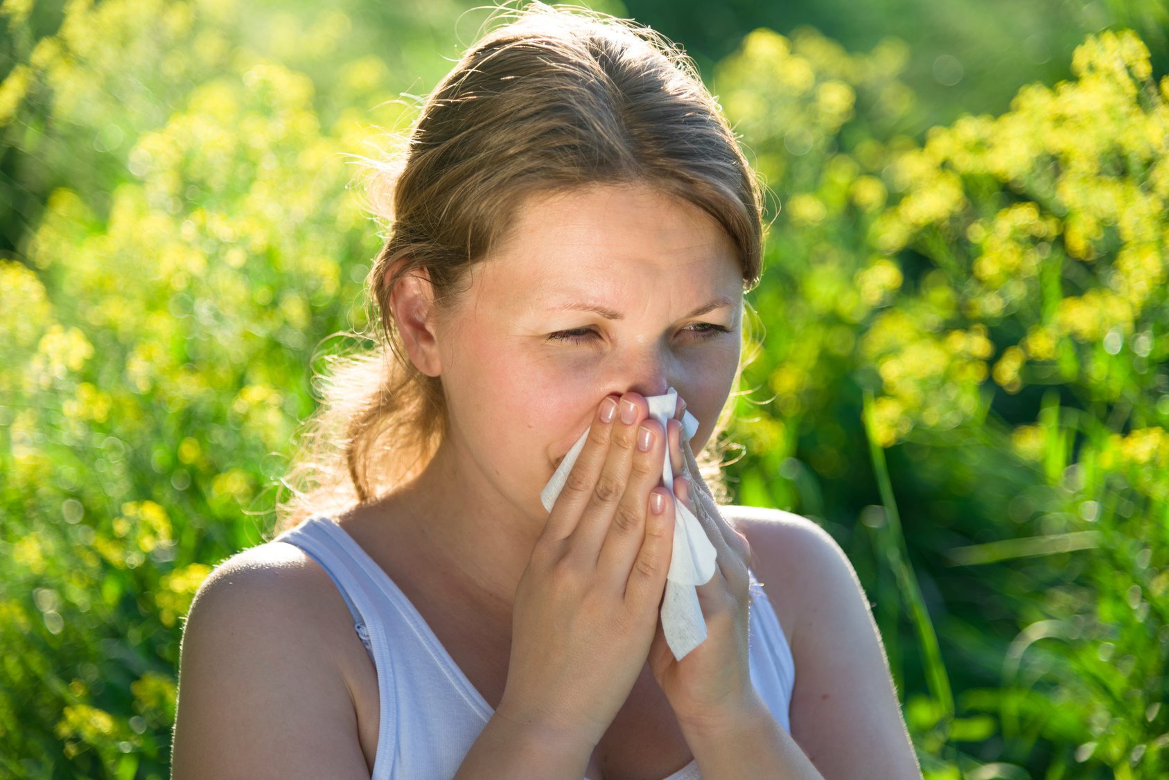woman suffering from pollen allergy Allergy season