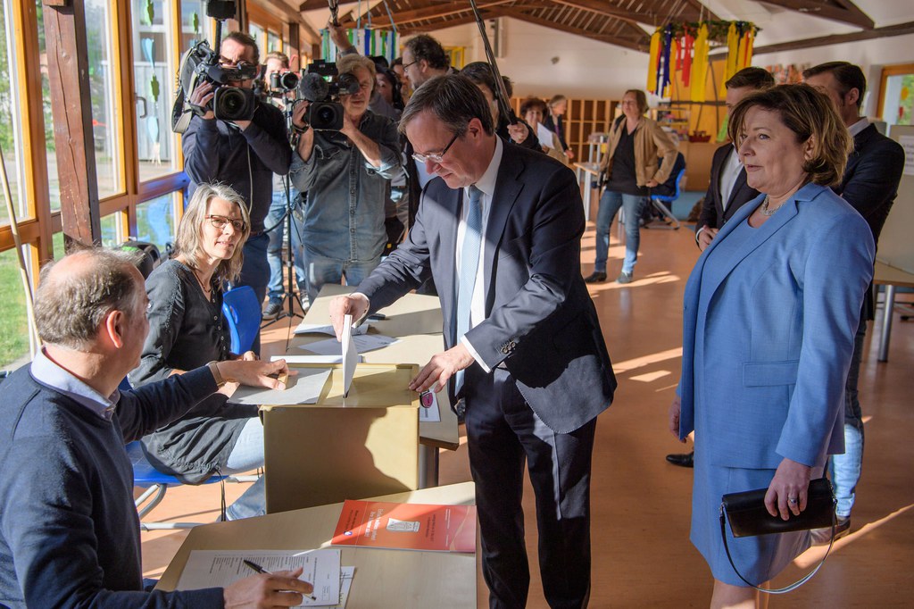 Le leader régional Armin Laschet a été élu à quatre mois des élections législatives en Allemagne.