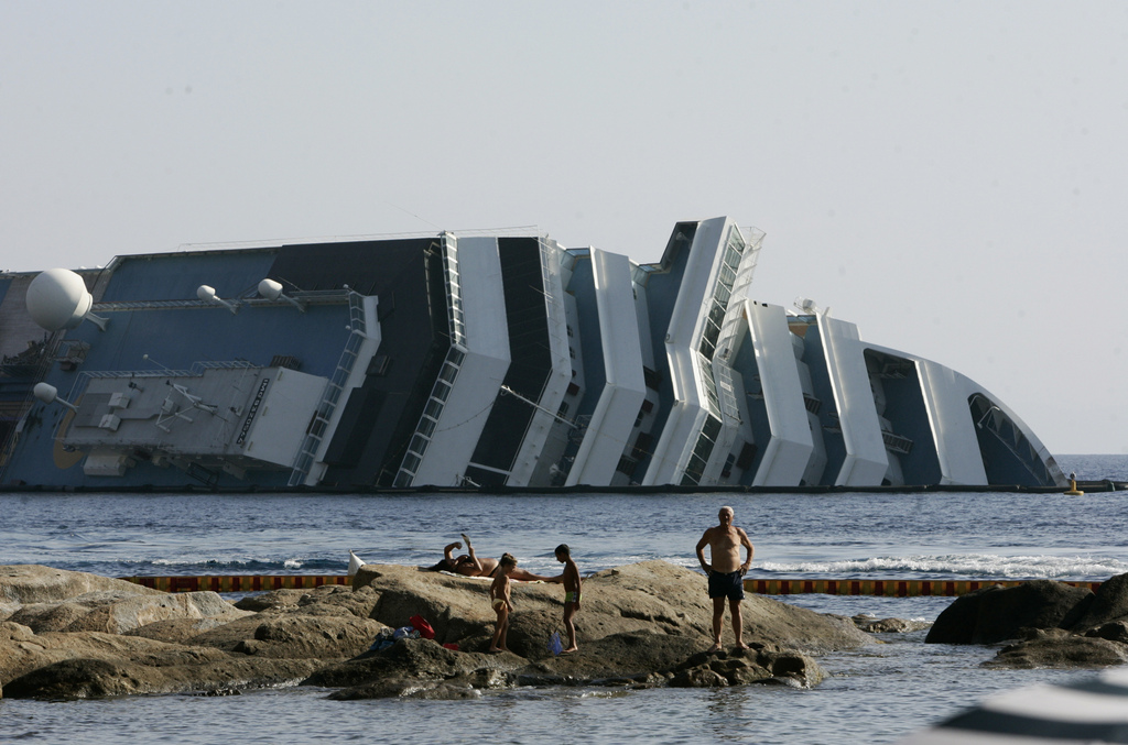 L'épave du Concordia, étape privilégiée des amateurs de tourisme "catastrophe".
