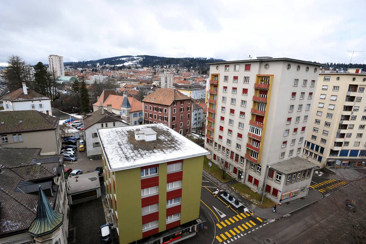 L'immeuble Grenier 24 (le grand à droite) sera acquis par la société Al'Fen, qui gère notamment la Cité universitaire à Neuchâtel