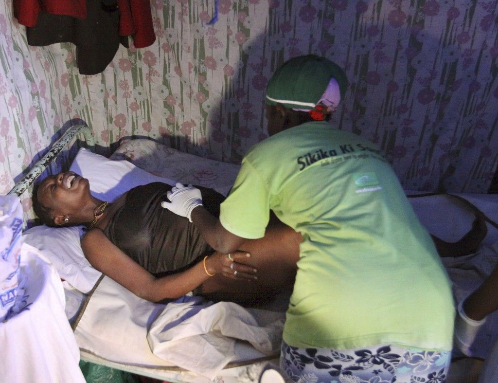 La mortalité maternelle et infantile touche plus spécialement l'Afrique sub-saharienne et les jeunes filles de 15 à 19 ans qui sont concernées par un quart des avortements pratiqués dans de mauvaises conditions de sécurité.