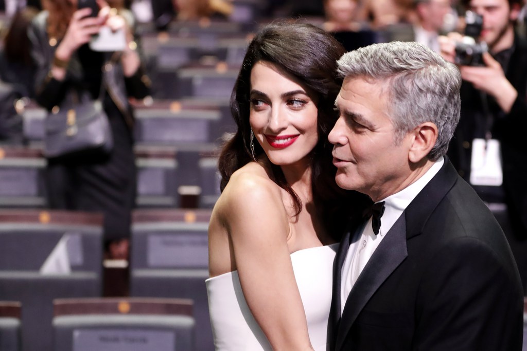 George et Amal Clooney sont les heureux parents de jumeaux, Ella et Alexander.
