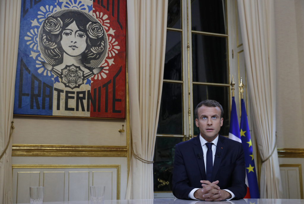 Emmanuel Macron a accordé sa première interview télévisée cinq mois avoir été élu, alors que sa popularité a chuté de 60% à 44% d'approbation. 