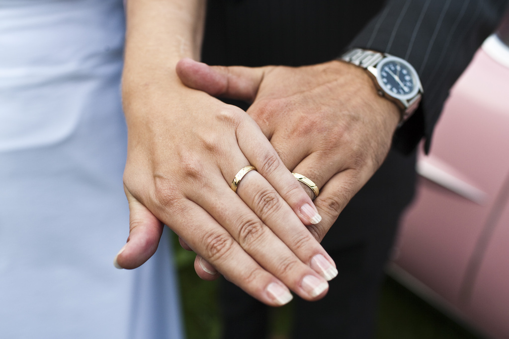 Les Suisses épousent de plus en plus des partenaires étrangers.