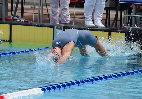 La sociétaire du Cercle des nageurs de Nyon, Malika Gobet, 13 ans, a réalisé une très grosse performance sur le 50 m dos. 