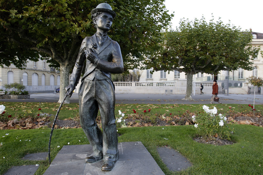 Au bord du lac Léman, sur les quais de Vevey, une statue de Chaplin rappelle que l'artiste a vécu 25 ans au manoir de Ban.