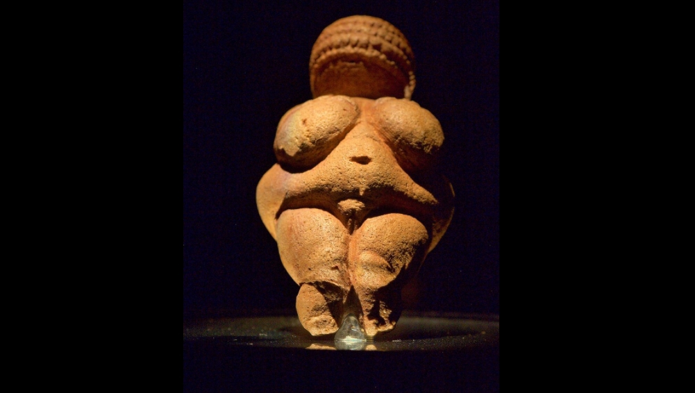 La Vénus de Willendorf est "la représentation préhistorique de femme la plus populaire et la plus connue au monde", relève le musée.