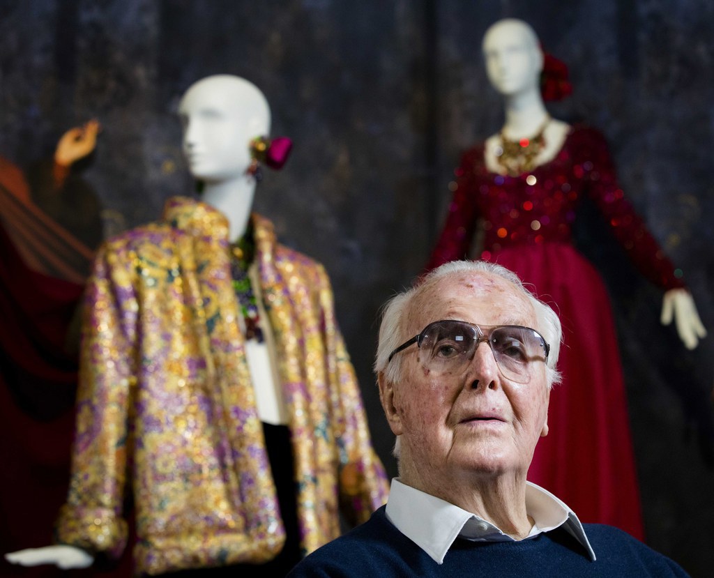 Hubert de Givenchy a marqué pendant quarante ans le monde de la mode par l'élégance de ses créations.
