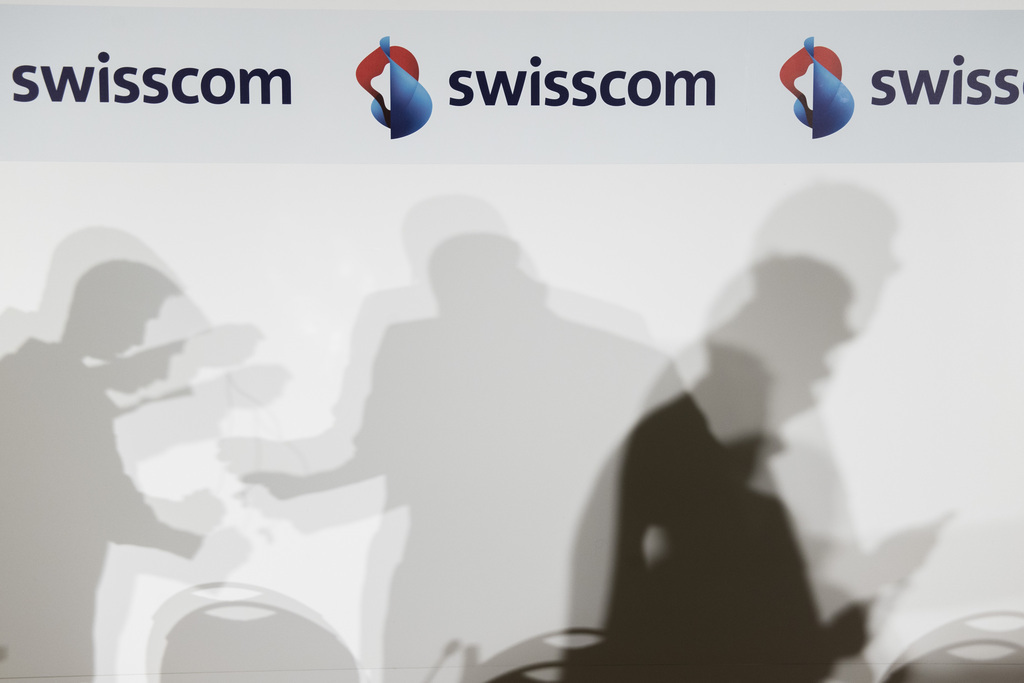 Les clients de Swisscom qui lancent des appels vers des téléphones mobiles depuis leur réseau fixe passent beaucoup trop à la caisse.