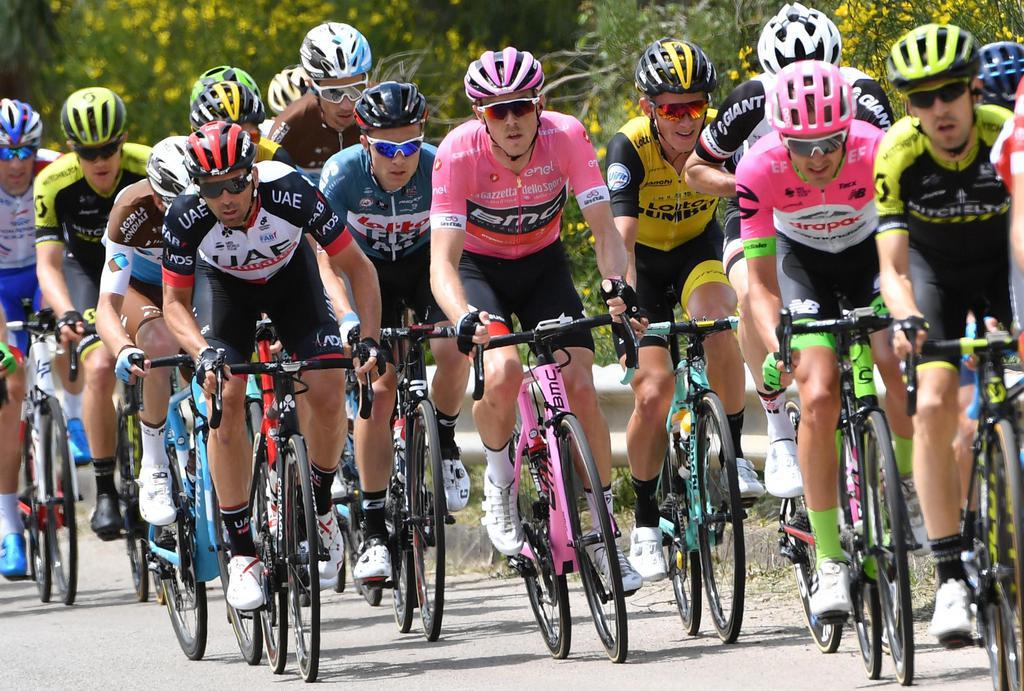 L’Équatorien Carapaz s'est imposé lors de la 8e étape du tour d'Italie. Yates reste maillot rose.