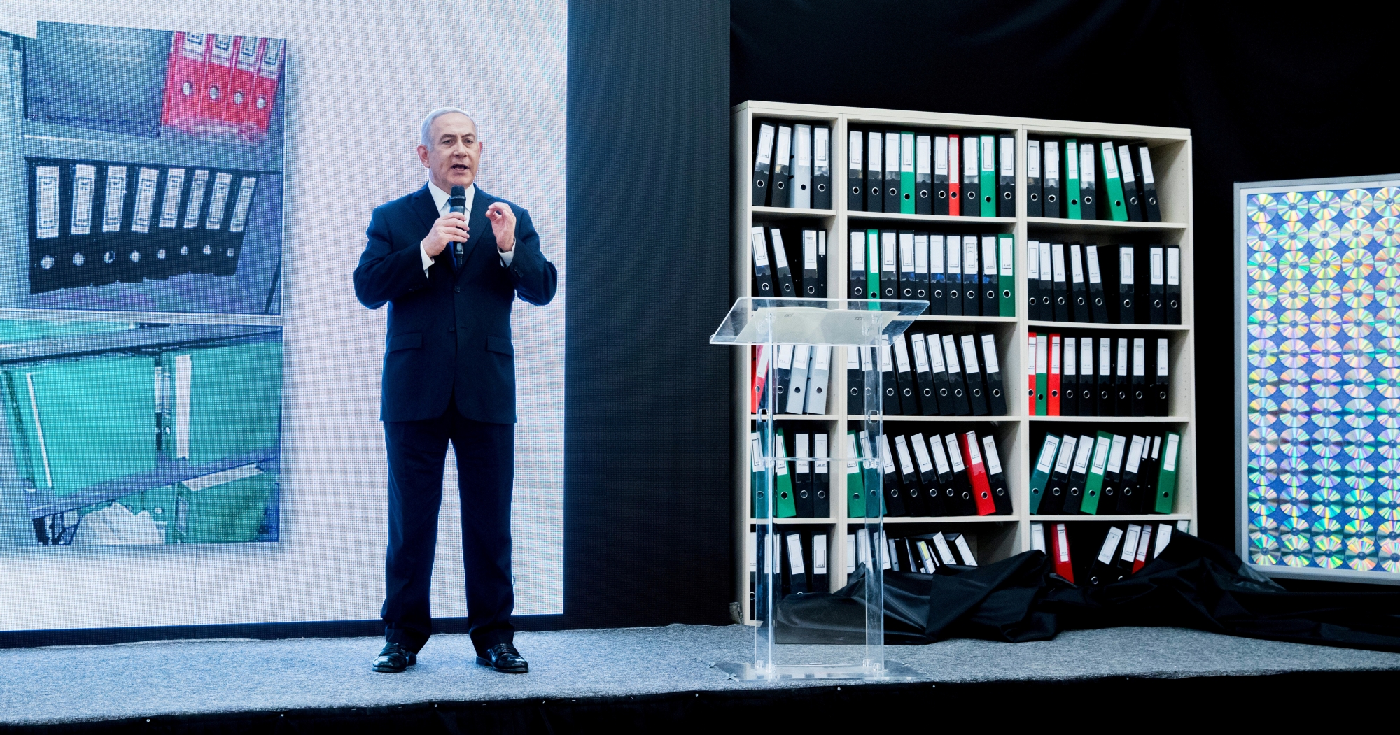 epa06702941 Israeli Prime Minister Benjamin Netanyahu as he describes how Iran has continued with its nuclear capabilities with the purpose of making atomic weapons, in the Israeli Defense Ministry in Tel Aviv, Israel, 30 April 2018. At right are the alleged files and CD-Roms with thousands of pages of intelligence Israel obtained.  EPA/JIM HOLLANDER ISRAEL IRAN NUCLEAR CAPABILITIES