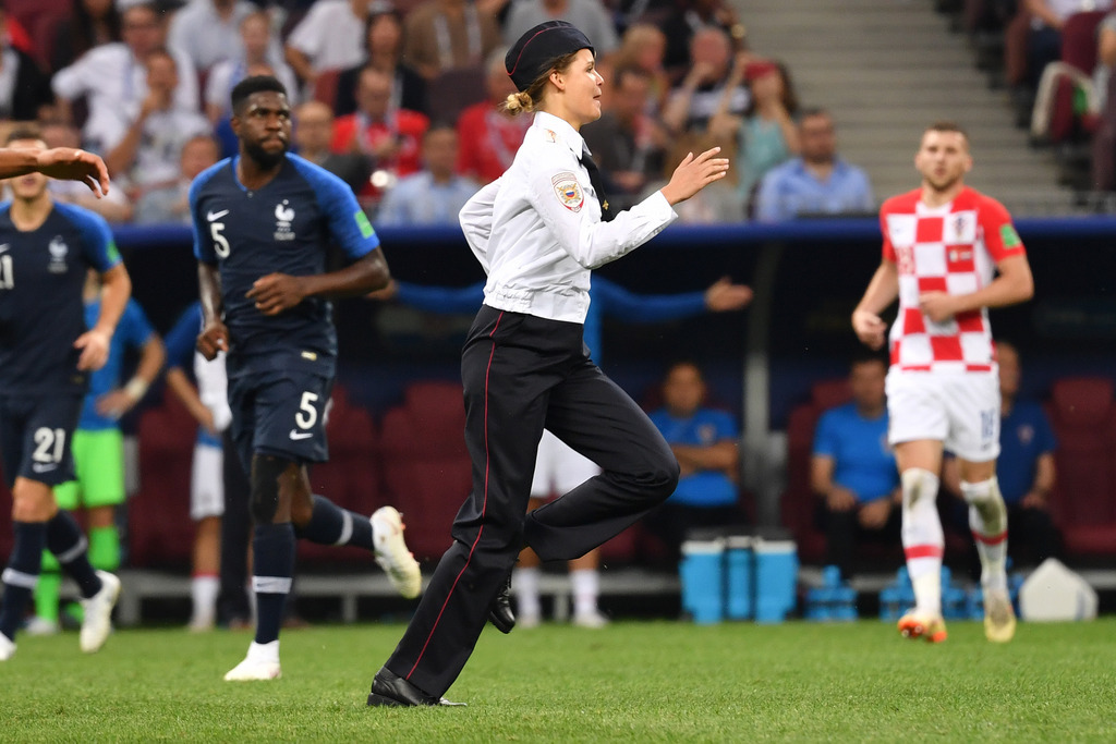 Des membres du groupe des Pussy Riot avaient débarqué sur le terrain de la finale de la Coupe du monde 2018, en plein match France-Croatie.