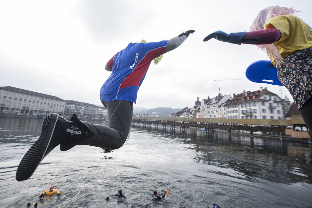 A Lucerne aussi, une quarantaine de personne se sont jetés à l'eau le 31décembre déjà. 