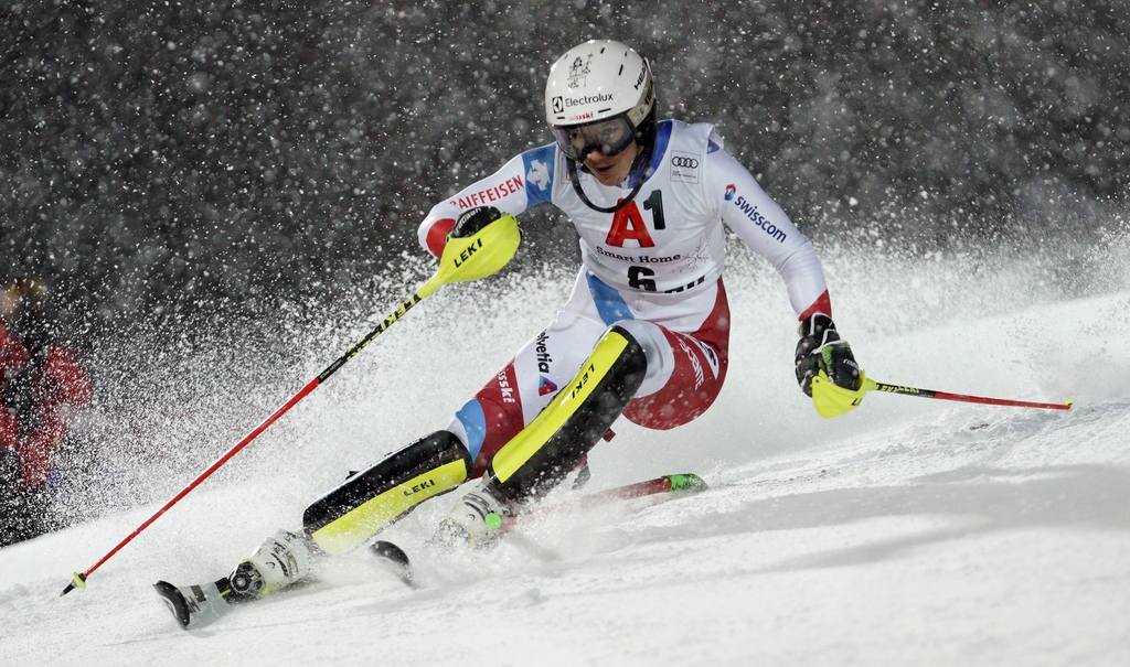 Des chutes de neige et une piste qui a vite marqué n'ont pas facilité le travail des skieuses, ici Wendy Holdener.