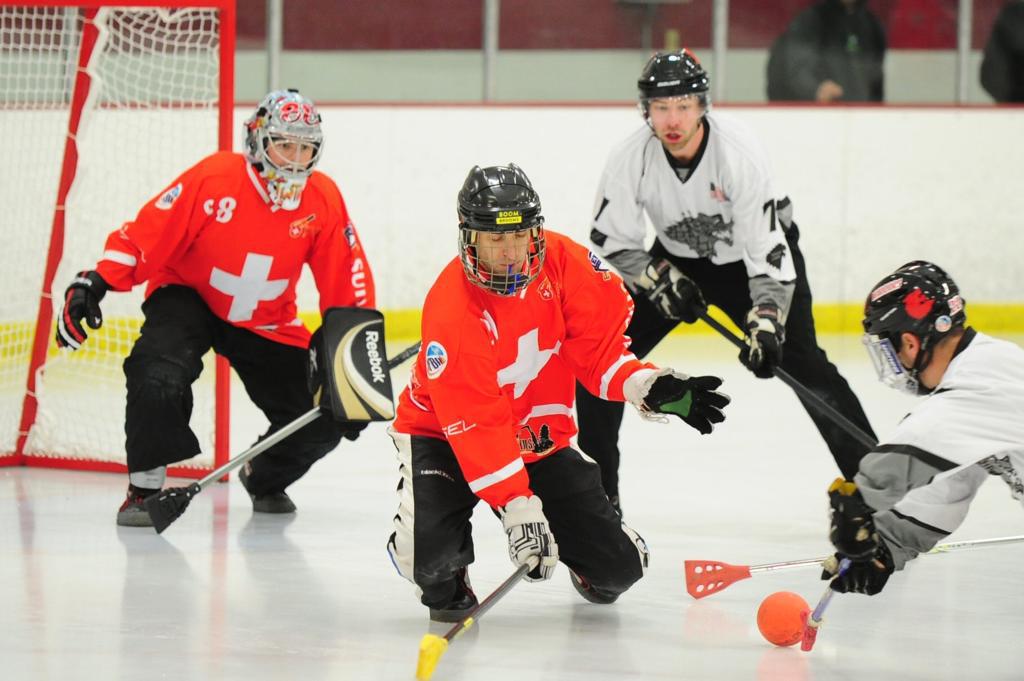 Le ballon-balai comme on l'appelle au Canada, son pays d'origine, constitue une bonne alternative au hockey sur glace.