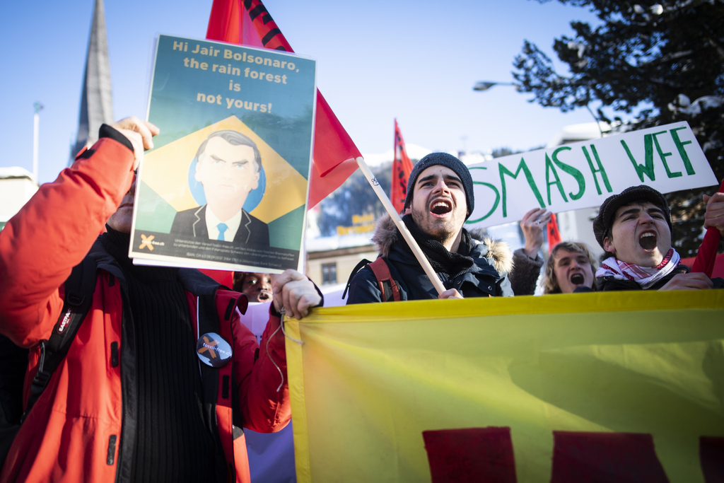 Les autorités de Davos avaient autorisé en début janvier la manifestation de la Jeunesse socialiste contre le Forum économique mondial, qui s'est tenue jeudi après-midi.