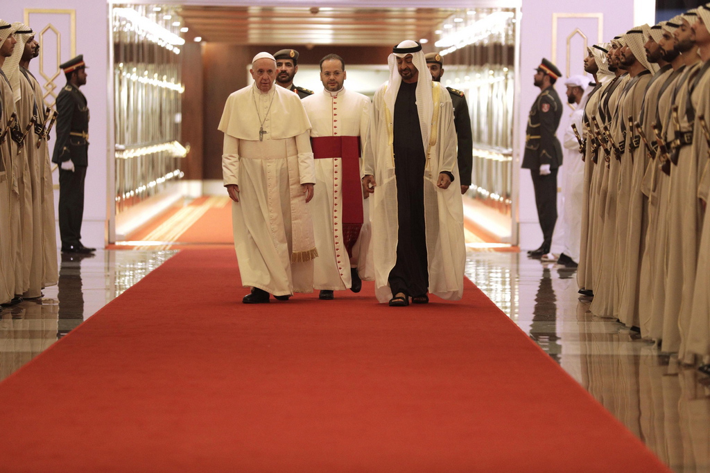 Le pape François est arrivé dimanche aux Émirats arabes unis.