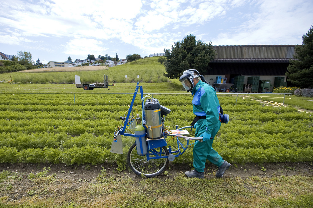 L'usage de pesticides diminue en Suisse, mais reste dans la moyenne des pays européens.