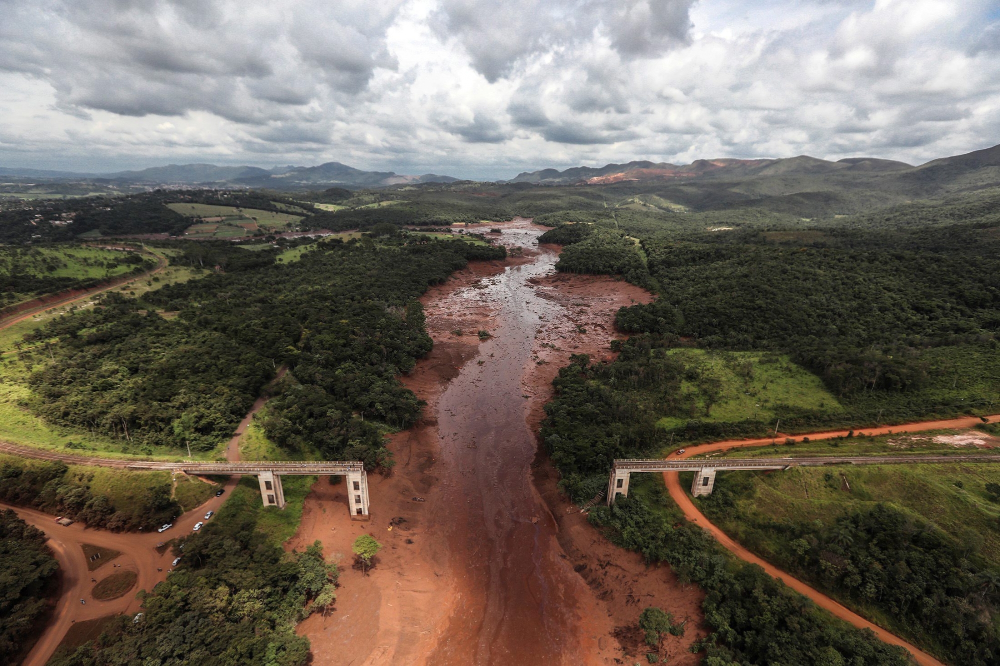 epa07322444 Aerial view over mud and waste from the disaster caused by dam spill in Brumadinho, Minas Gerais, Brazil, 26 January 2019. At least nine people have died and 300 are missing after a tailings dam burst at the Feijao mine in southeastern Brazil owned by Vale, the world's largest iron-ore producer, the Minas Gerais state government said. The dam in Brumadinho near Belo Horizonte broke on 25 January at around mid-day, unleashing a river of sludge that destroyed some nearby houses.  EPA/Antonio Lacerda BRAZIL DISASTERS DAM BURST