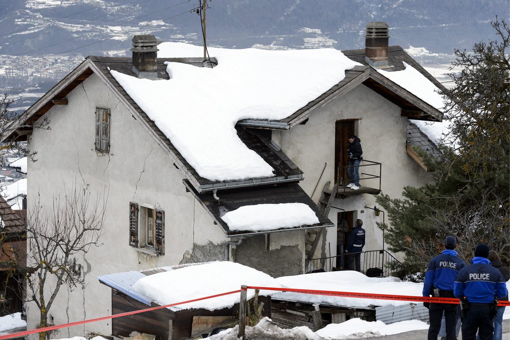 Policemen investigate the house of the gunman and the shooting scene after a shooting in Daillon, Switzerland, Thursday, January 3, 2013. Late Wednesday, January 2, a gunman opened fire in the street in the small town of Daillon in the Swiss canton of Valais. The incident left three people dead and two injured. (KEYSTONE/Laurent Gillieron)