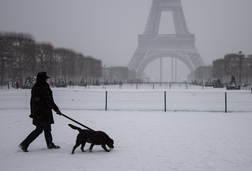 Il a neigé en grandes quantités sur la capitale française.
