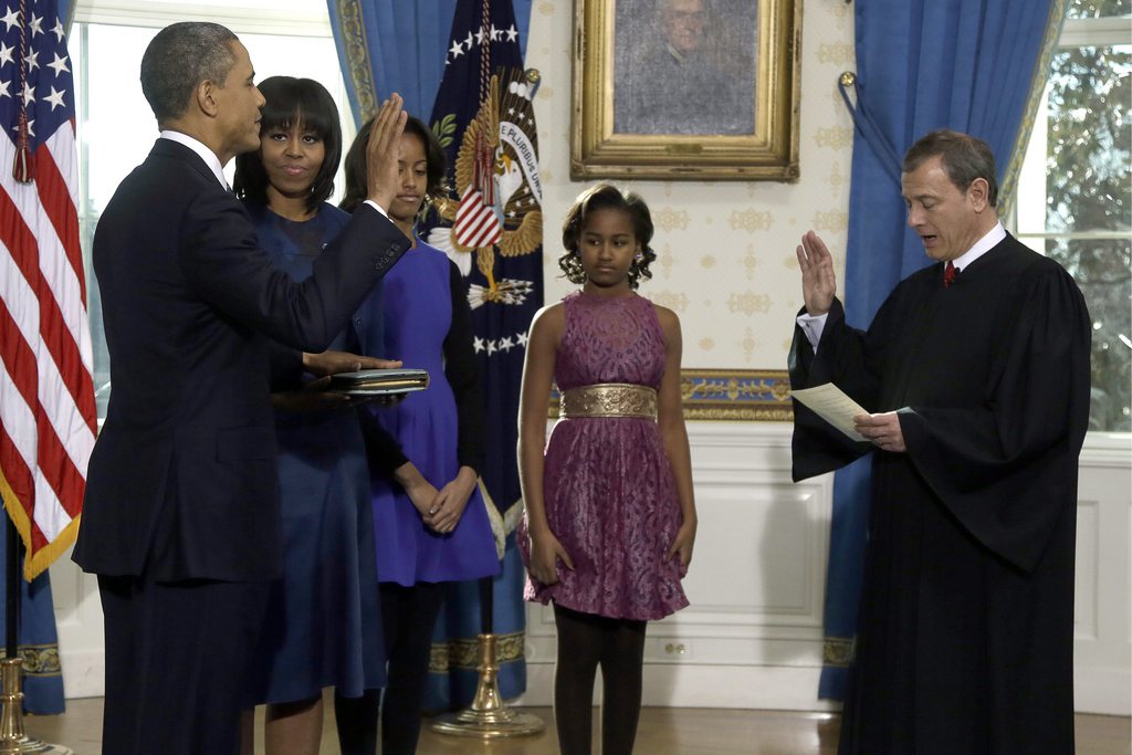 Le président Barack Obama a prêté serment à la Maison blanche en présence de sa famille pour son second mandat de quatre ans à la tête des Etats-Unis.