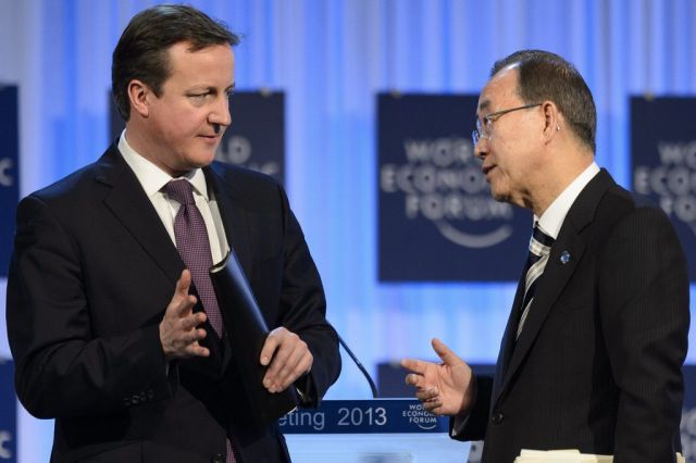 Le premier ministre britannique David Cameron s'entretient avec le secrétaire général de l'ONU Ban Ki Moon. 