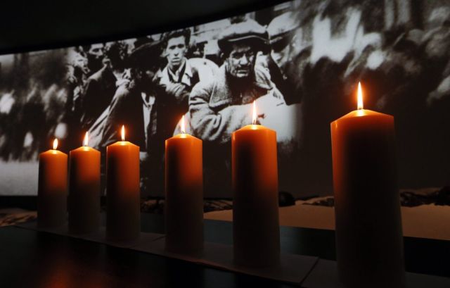 Hommage aux personnes déportées lors de l'Holocauste, entre 1939 et 1945.