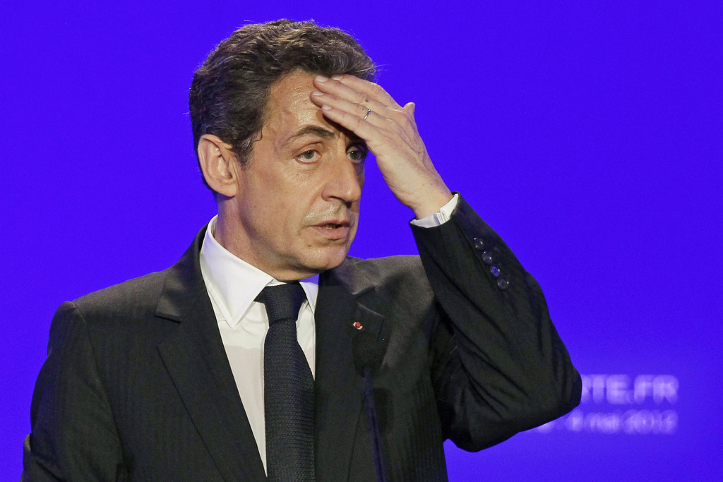 Une enquête est ouverte contre l'ex-président français Nicolas Sarkozy pour déterminer si il s'est rendu complice d'une violation du secret de l'instruction lors de la diffusion d'un communiqué par l'Elysée sur le dossier Karachi.