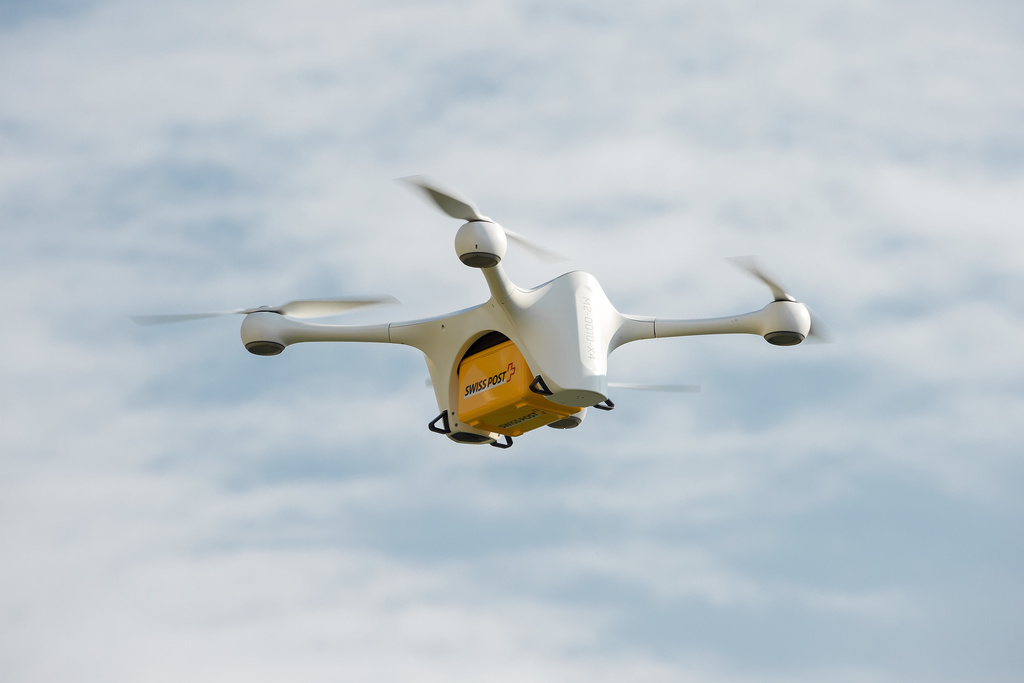 Par rapport aux coursiers classiques, les drones permettent de gagner un temps précieux pour les médecins, les patients et le personnel soignant.