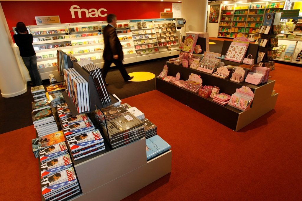La Fnac est présente en Suisse romande au travers de 8 magasins. 